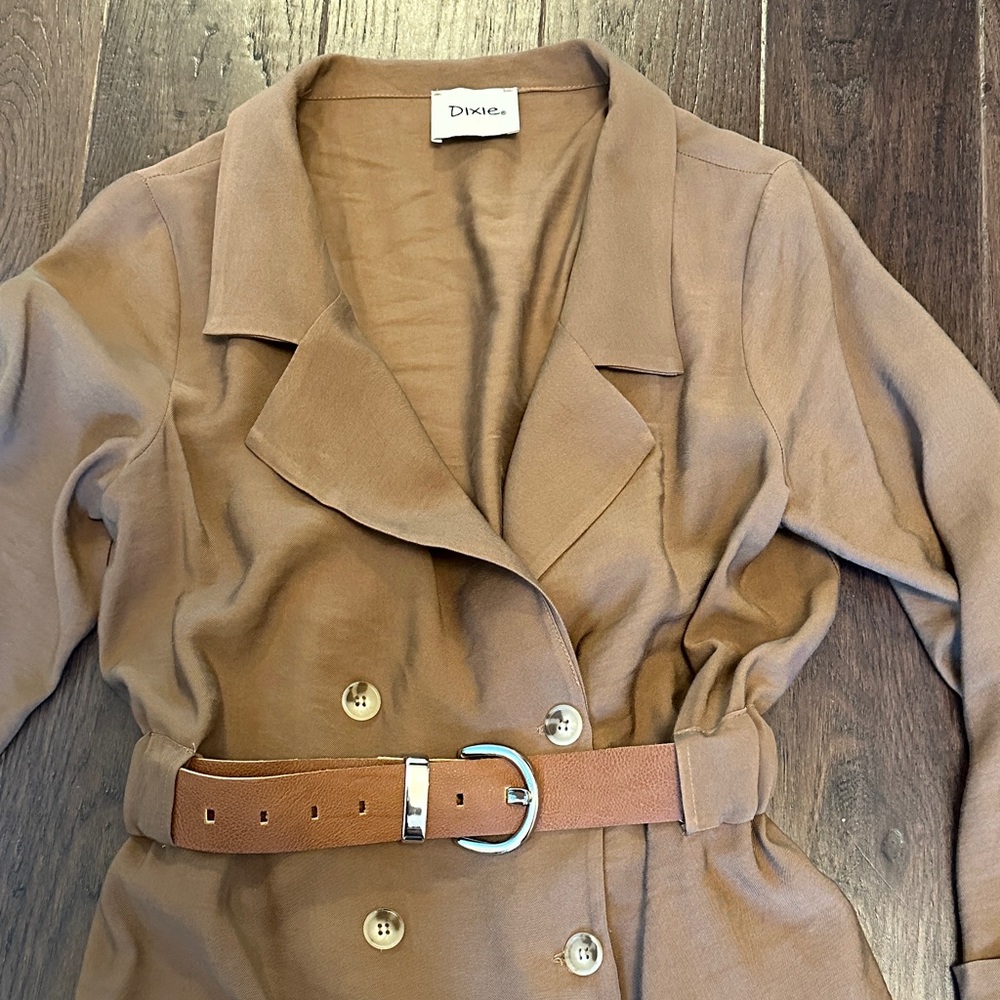 Brown Double-Breasted Women's Trench Coat With Belt - Picture 4 of 7